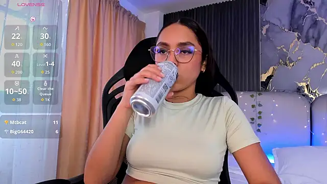 Živý XXX chat CarolineFyre