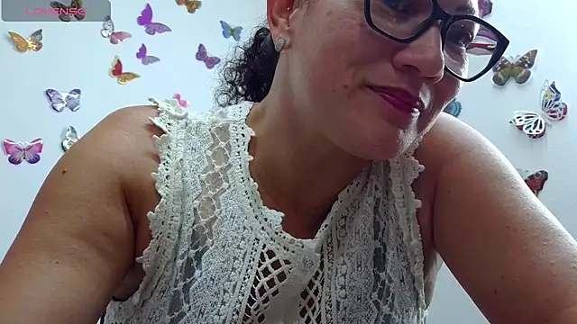 TifanyQueen_ Adlı Modelin Canlı XXX Sohbeti
