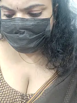 Floraa-Queen's Live XXX Chat