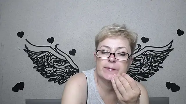 EmiliaGree's Live XXX Chat