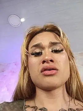 Chatroom XXX en direct de Lilit_doll