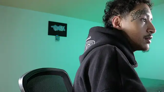 trieone Chat XXX live