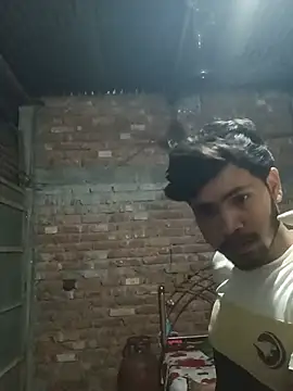 Show modela DesiBoy_Live na web-kameri