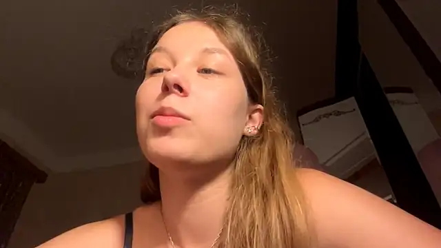 TarenOgilvie Adlı Modelin Canlı XXX Sohbeti