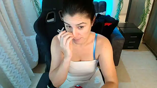 LUCYMILF_SEXY's Live XXX Chat