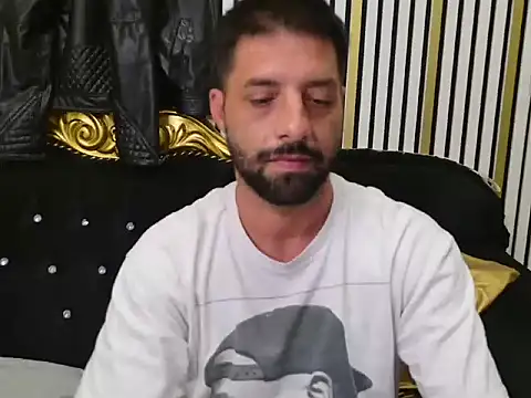 צ'אט XXX בשידור חי של TommyDum