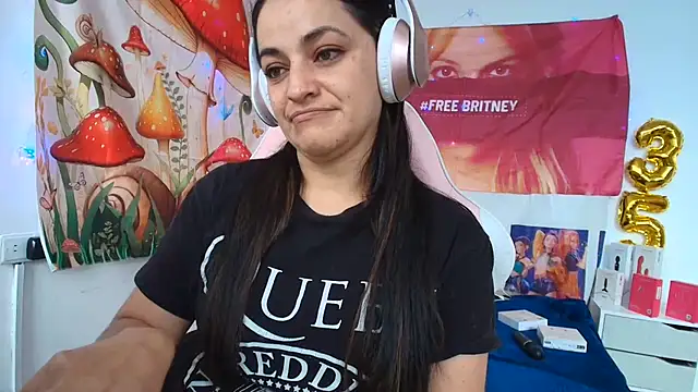 LovelyAzucena élő XXX-chatje