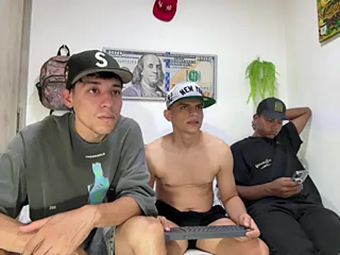 צ'אט XXX בשידור חי של bully_boss
