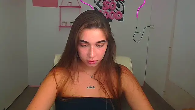 NikaMystic Adlı Modelin Canlı XXX Sohbeti