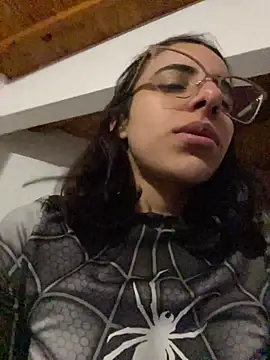 Poison_Ivy_29's Live XXX Chat