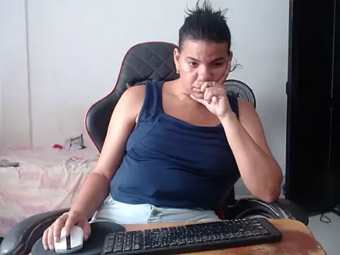 Adriana_0312's Live XXX Chat