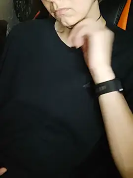 XXX chat uživo modela Aashikalaa
