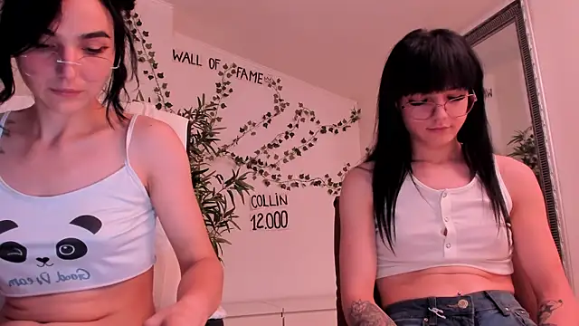 mira0_0's Webcam Show