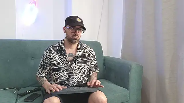 Chatroom XXX en direct de MattxFeet