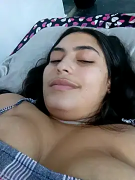 xandra252 Adlı Modelin Canlı XXX Sohbeti