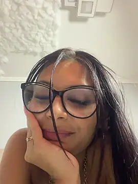 Show modela SweetSophieXOXO na web-kameri
