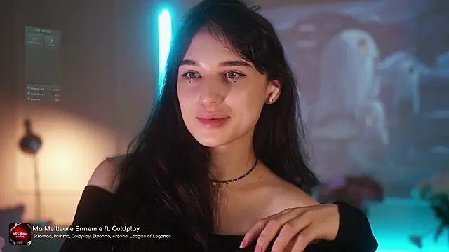 XXX chat uživo modela horneyjozy
