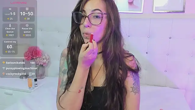 HollyBloom_ Chat XXX in diretta