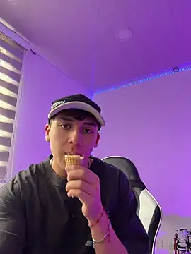 OLIVER_K Pertunjukan Webcam