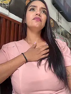 Sara-77's Live XXX Chat