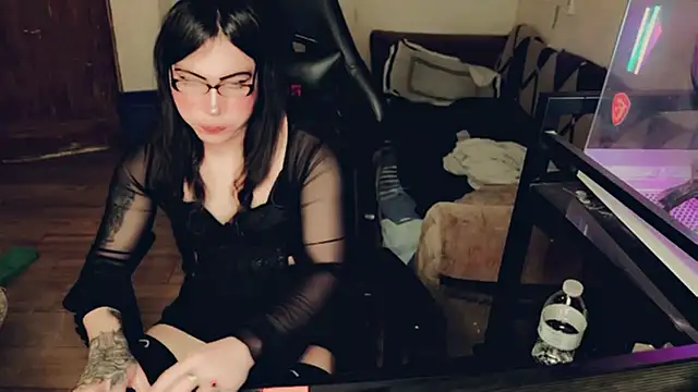Show modela evelyntvsexy na web-kameri