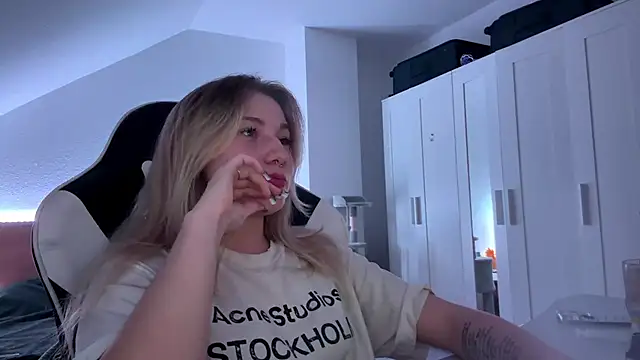 XXX chat uživo modela tutsiecutie