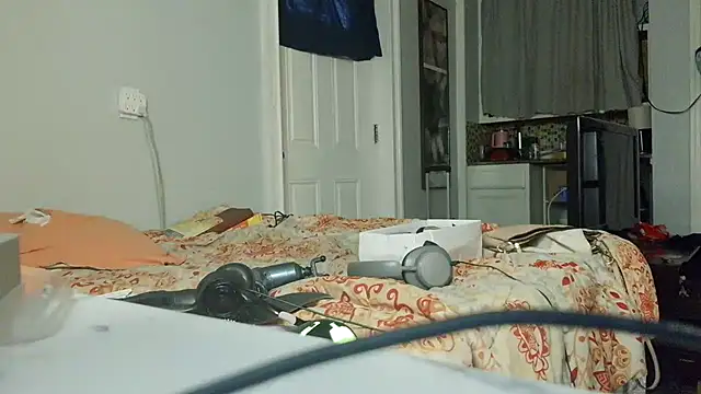 StarinThecloudz's Live XXX Chat