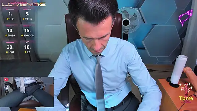SteveTiger élő XXX-chatje