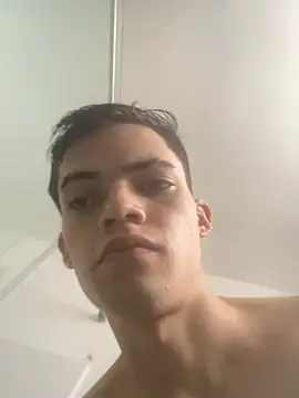 Latinos_2001 Chat XXX in diretta