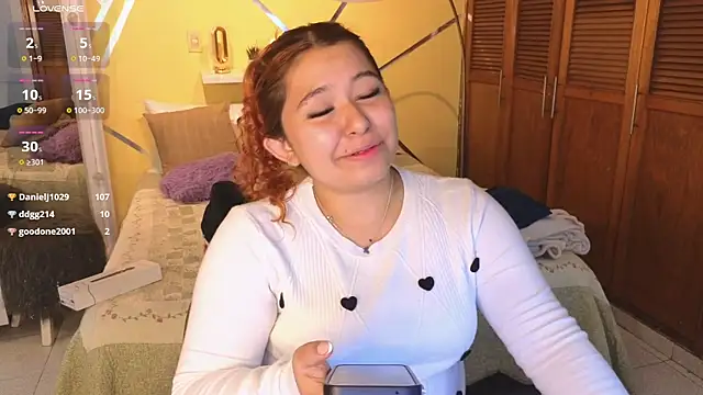 צ'אט XXX בשידור חי של attenea_cutte