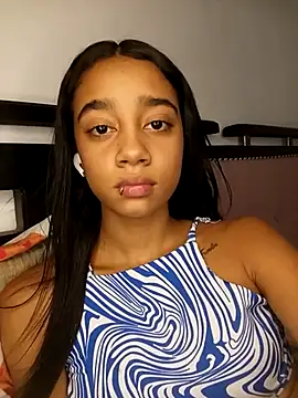 Zoe_Sweett18 Adlı Modelin Canlı XXX Sohbeti
