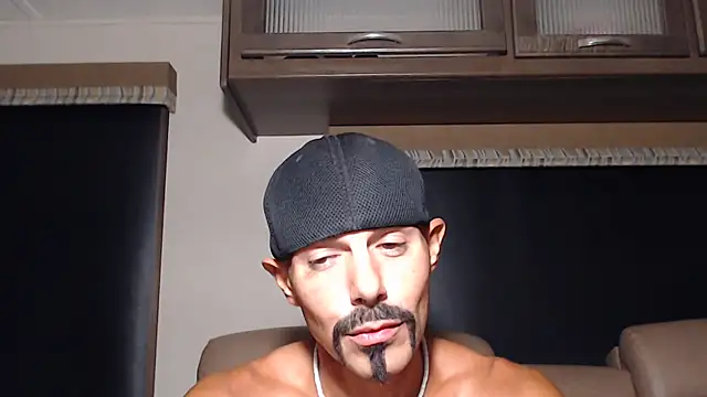 צ'אט XXX בשידור חי של ThickD2C
