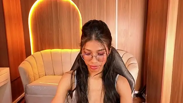 Alina_b_ Adlı Modelin Canlı XXX Sohbeti