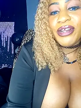 AmazonianMistress élő XXX-chatje