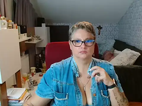 NewHellen4you Live XXX Chat