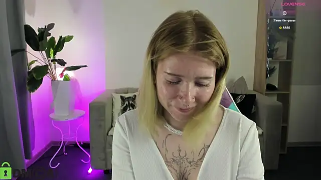 XXX chat uživo modela Elira_Vane
