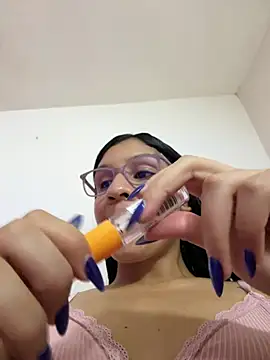 Danaeluxe live XXX chat