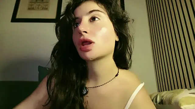 DeaAthena élő XXX-chatje
