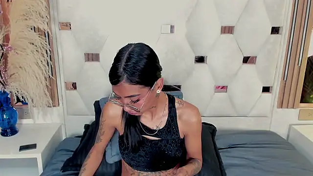 Chatroom XXX en direct de KarlaSlutSkinny__