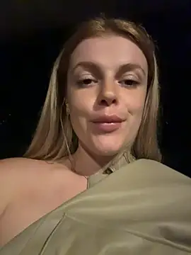 XXX chat uživo modela HarrietDart