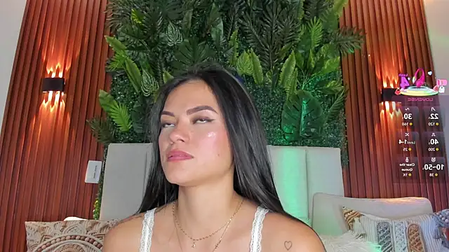Chatroom XXX en direct de foxxxmegan
