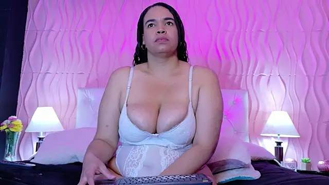Veronica_Nasty_ Chat XXX in diretta