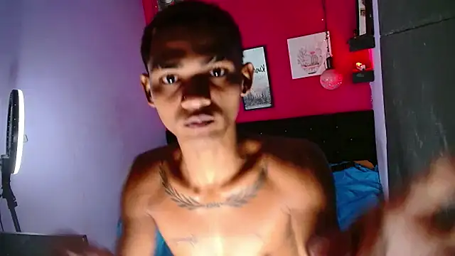 black_twinks: διαδικτυακό σόου στην κάμερα
