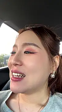 momoli60 Show Webcam