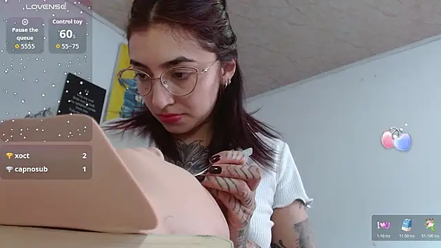 ZoeBakers_'s Live XXX Chat