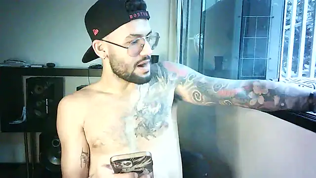 thedragonboyxxx élő XXX-chatje
