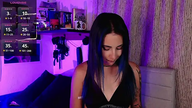 BLACKTSUKI7_ Adlı Modelin Canlı XXX Sohbeti