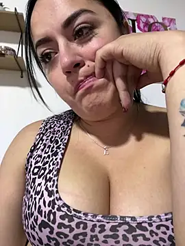 Lesly_10-: διαδικτυακό σόου στην κάμερα