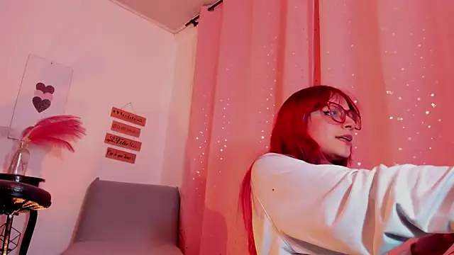 RedMeloddy Adlı Modelin Canlı XXX Sohbeti