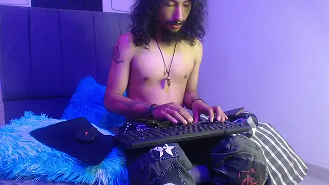 XXX chat uživo modela strap_420